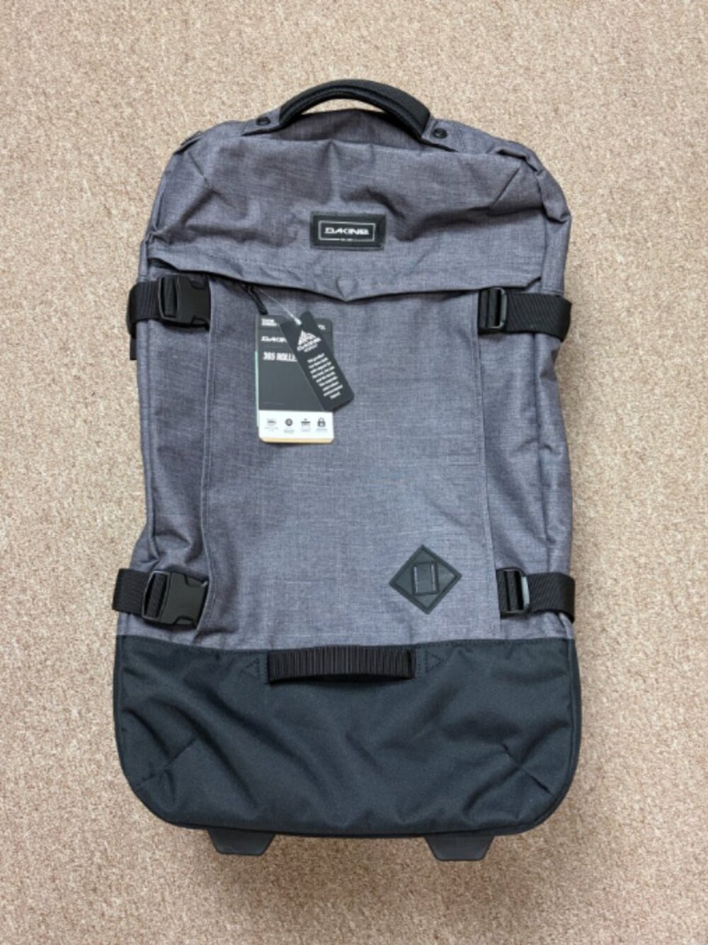 Dakine 75L Roller Bag Luggage in Carbon